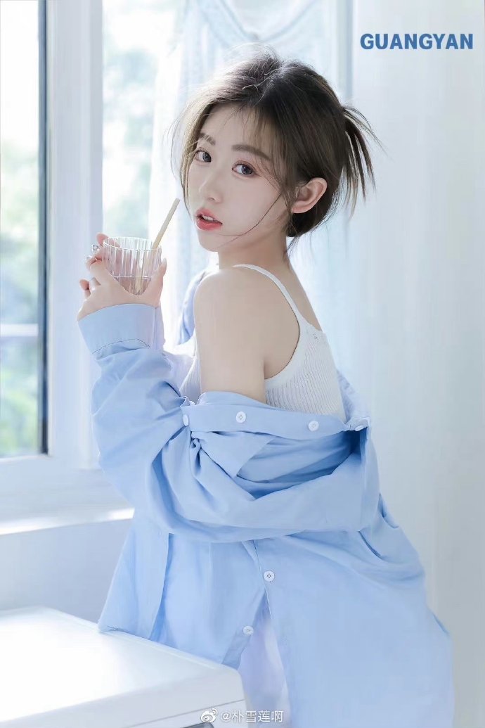 白莲花度假村 封面